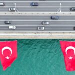 1713867508 23 Nisanda Turk bayraklari 15 Temmuz Sehitler Koprusunde dalgalandi