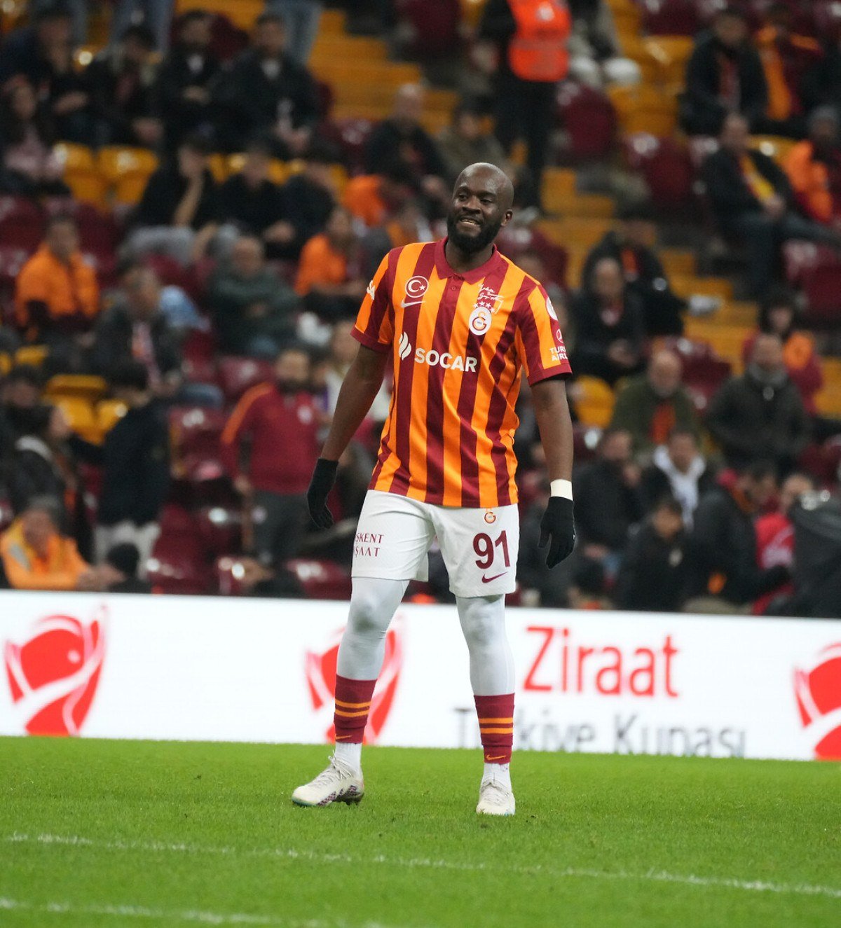 Galatasaray Tanguy Ndombeleyi lig biter bitmez yollayacak