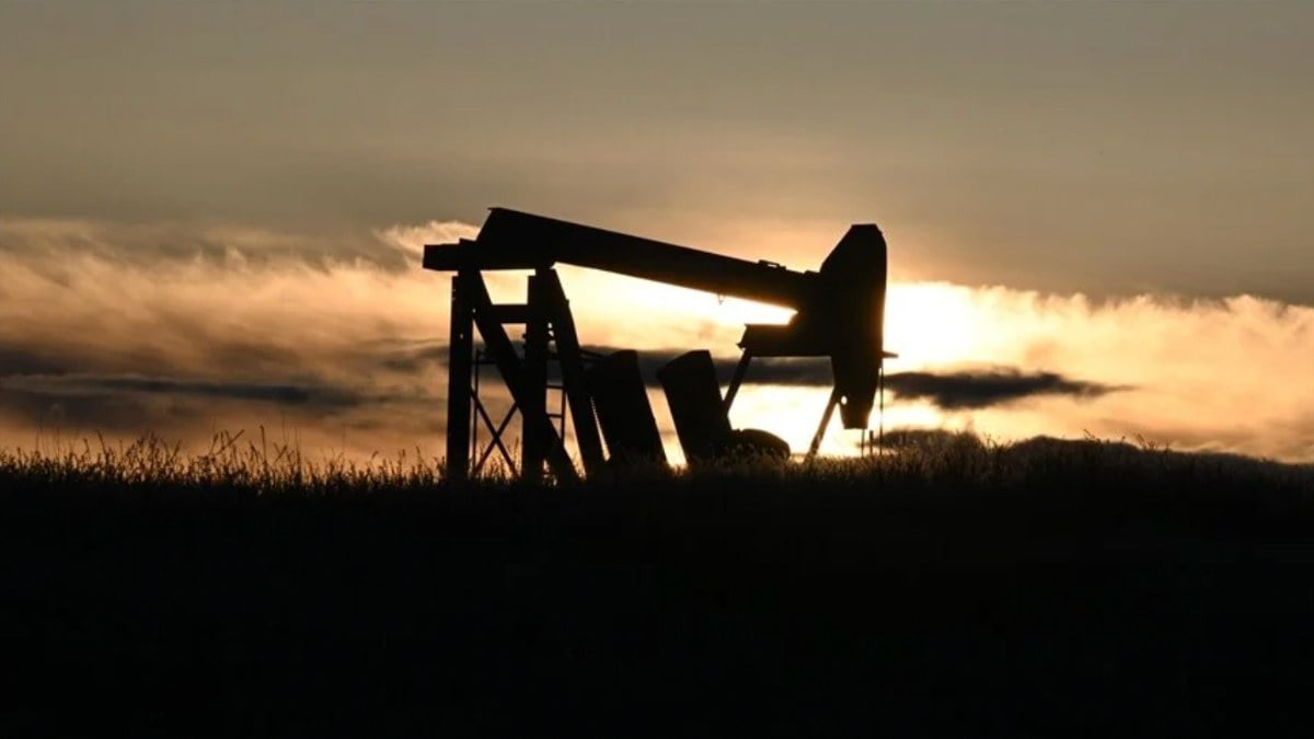 Jeopolitik gerilimin etkisi Brent petrolun varil fiyati 9038 dolar
