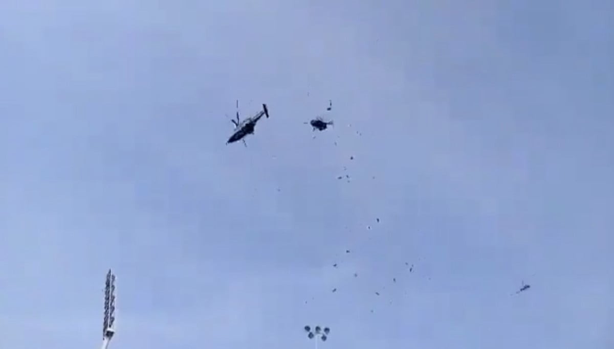 Malezyada 2 askeri helikopterin havada carpistigi anlar