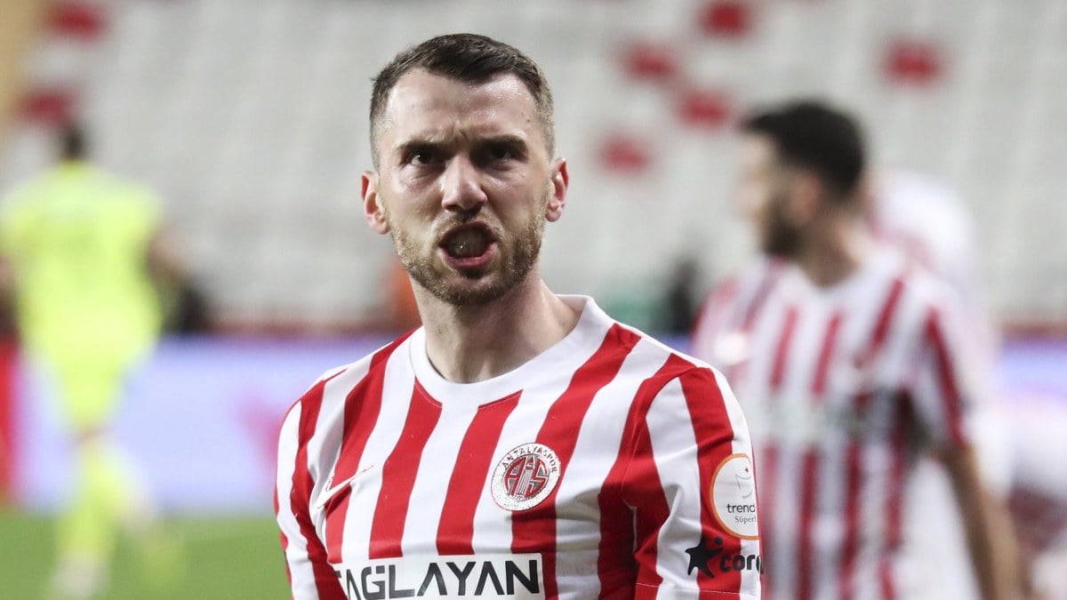 Super Ligde ayrilik kesinlesti Zymer Bytyqi Antalyaspordan ayrildi